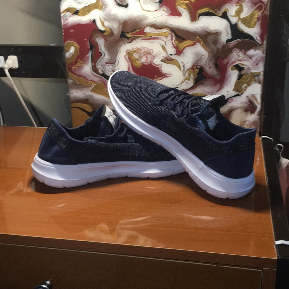 NWT Men's Fashionable Running Shoes